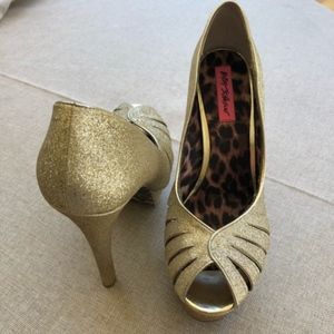 NEW Betsey Johnson Gold Platform heels